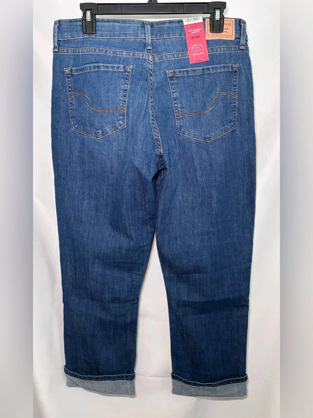 Levi Signature Mid Rise Capri Jeans